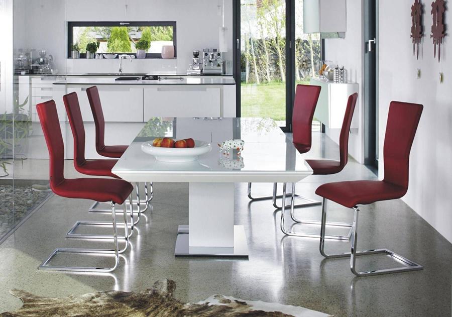 Esstisch - weiß - Lack - rechteckig- mit roten Stühlen